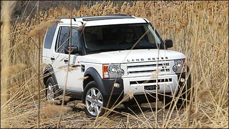 2008 Land Rover LR3 front 3/4 view