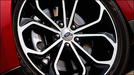 2013 Ford Taurus SHO wheel