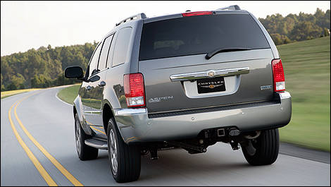 2009 Chrysler Aspen rear 3/4 view