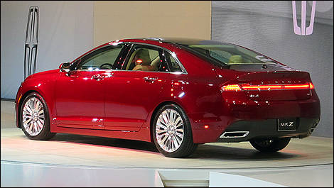 2013 Lincoln MKZ rear 3/4 view