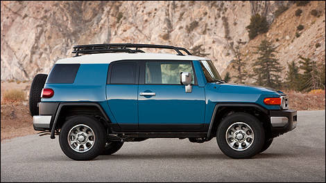 Toyota FJ Cruiser 2012 vue côté