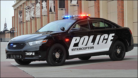 Ford Police Interceptor vue côté gauche