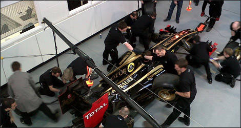 Lotus mechanics practising at the factory (Photo: Lotus F1 Team/Facebook)