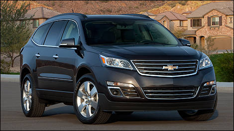 2013 Chevrolet Traverse front 3/4 view