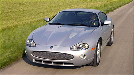 2005 Jaguar XKR 3/4 front view