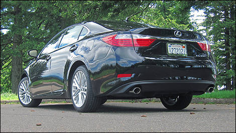 Lexus ES 350 2013 vue 3/4 arrière