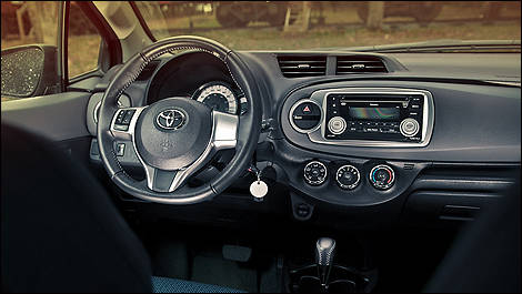 Toyota Yaris 2012 tableau de bord