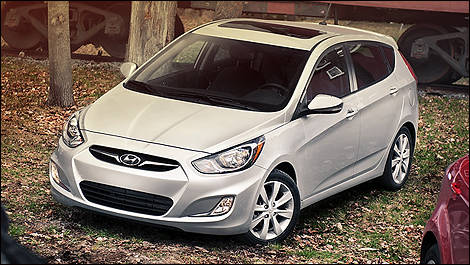 2012 Hyundai Accent front 3/4 view
