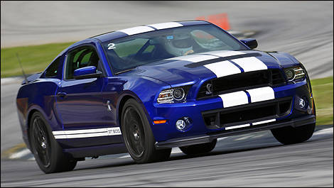 2013 Ford Mustang GT500 front 3/4 view