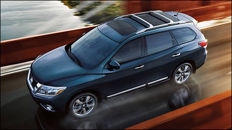 2013 Nissan Pathfinder front 3/4 view