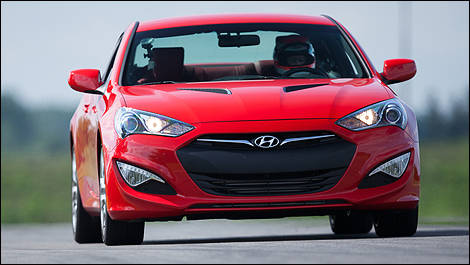 2013 Hyundai Genesis Coupe 2.0T R-Spec front 3/4 view