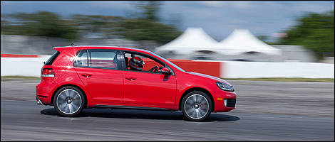 Volkswagen GTI 2012 vue côté droit
