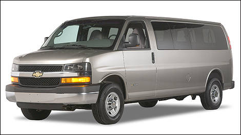 2004 Chevrolet Express front 3/4 view