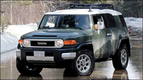 Toyota FJ Cruiser 2012 vue 3/4 avant