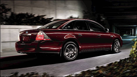 Ford Taurus rear 3/4 view
