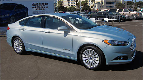 2013 Ford Fusion Hybrid front 3/4 view