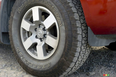 سيارات نيسان Nissan Frontier Pro-4X Nissan-Frontier-2012_012.jpg?scale=484x363
