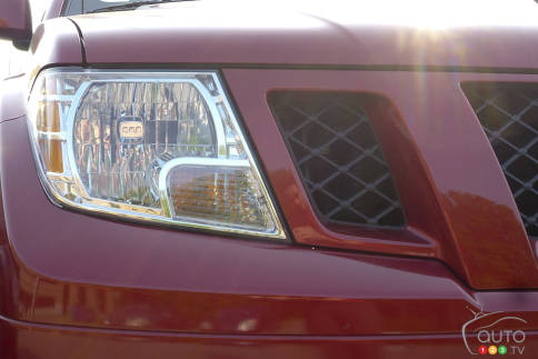 سيارات نيسان Nissan Frontier Pro-4X Nissan-Frontier-2012_014.jpg?scale=484x363