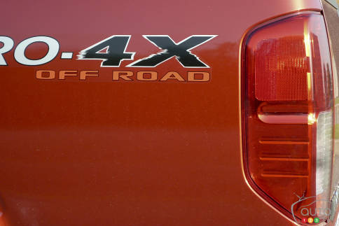 سيارات نيسان Nissan Frontier Pro-4X Nissan-Frontier-2012_015.jpg?scale=484x363