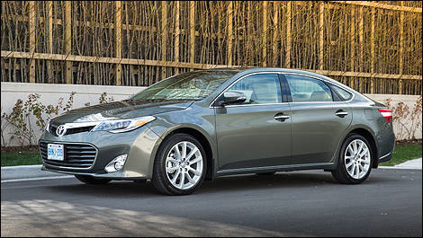 2013 Toyota Avalon side view