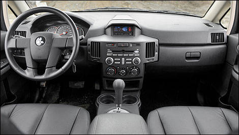 2010 Mitsubishi Endeavor interior