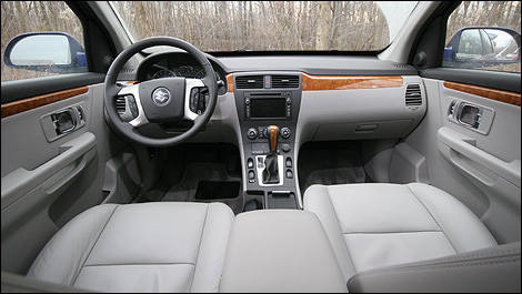 2007 Suzuki XL7 interior