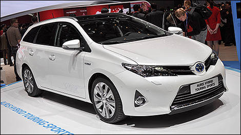 Toyota Auris Hybride Touring Sports vue 3/4 avant