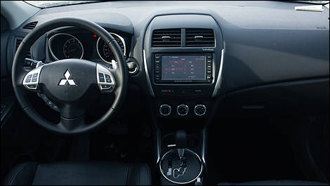 2013 Mitsubishi RVR interior