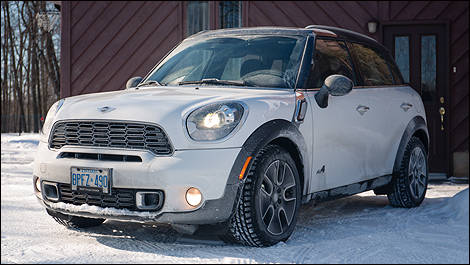 2013 MINI Cooper S Countryman ALL4 front 3/4 view