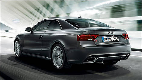 2013 Audi RS5 Coupe rear 3/4 view