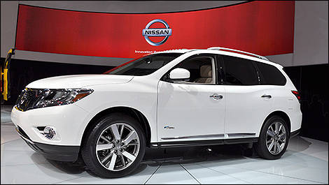 Nissan Pathfinder vue de coté