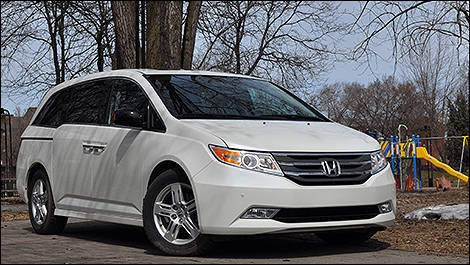 Honda Odyssey Touring 2013 vue 3/4 avant