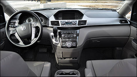 Honda Odyssey Touring 2013 inside