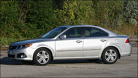 2009 Kia Magentis side view