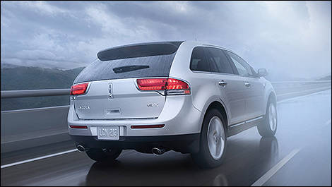 2013 Lincoln MKX rear 3/4 view