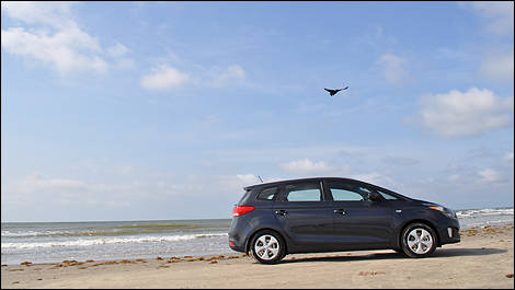 2014 Kia Rondo side view