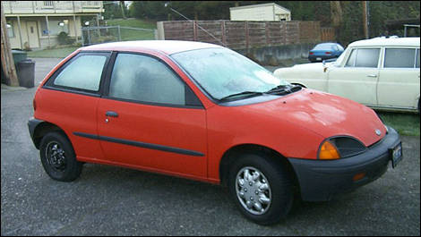 Geo Metro 1995 vue 3/4 avant