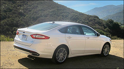Ford Fusion 2013 vue de coté