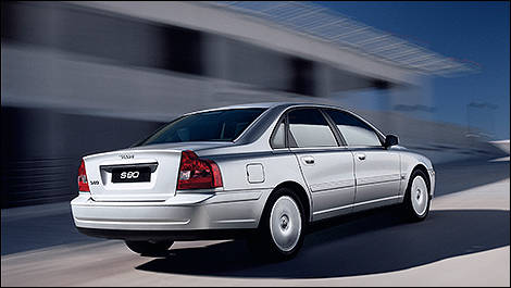 2006 Volvo S80 rear 3/4 view