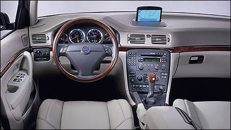 2006 Volvo S80  driver's cockpit