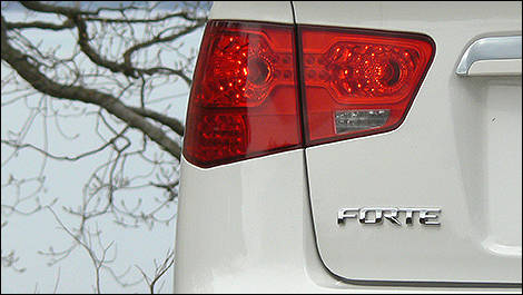 2010 Kia Forte logo