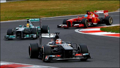 Nico Hulkenberg holds off Lewis Hamilton and Fernando Alonso (Photo: WRi2)
