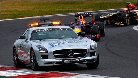 The safety car paces the field (Photo: WRi2)
