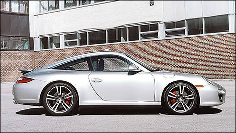Porsche 911 Targa 4S 2010 vue de coté