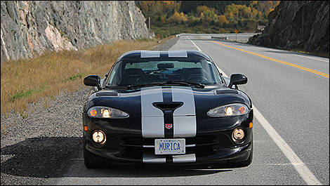 2000 Dodge Viper GTS front view