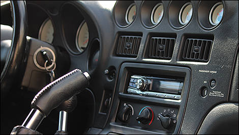 2000 Dodge Viper GTS cabin