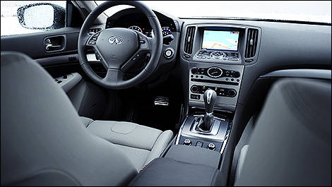 2011 Infiniti G37x AWD Sport cabin