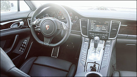 Porsche Panamera Turbo Executive 2014 habitacle