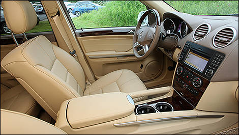 2009 Mercedes-Benz ML550 cabin