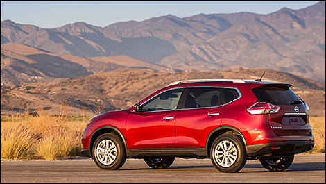 2014 Nissan Rogue SV AWD rear 3/4 view